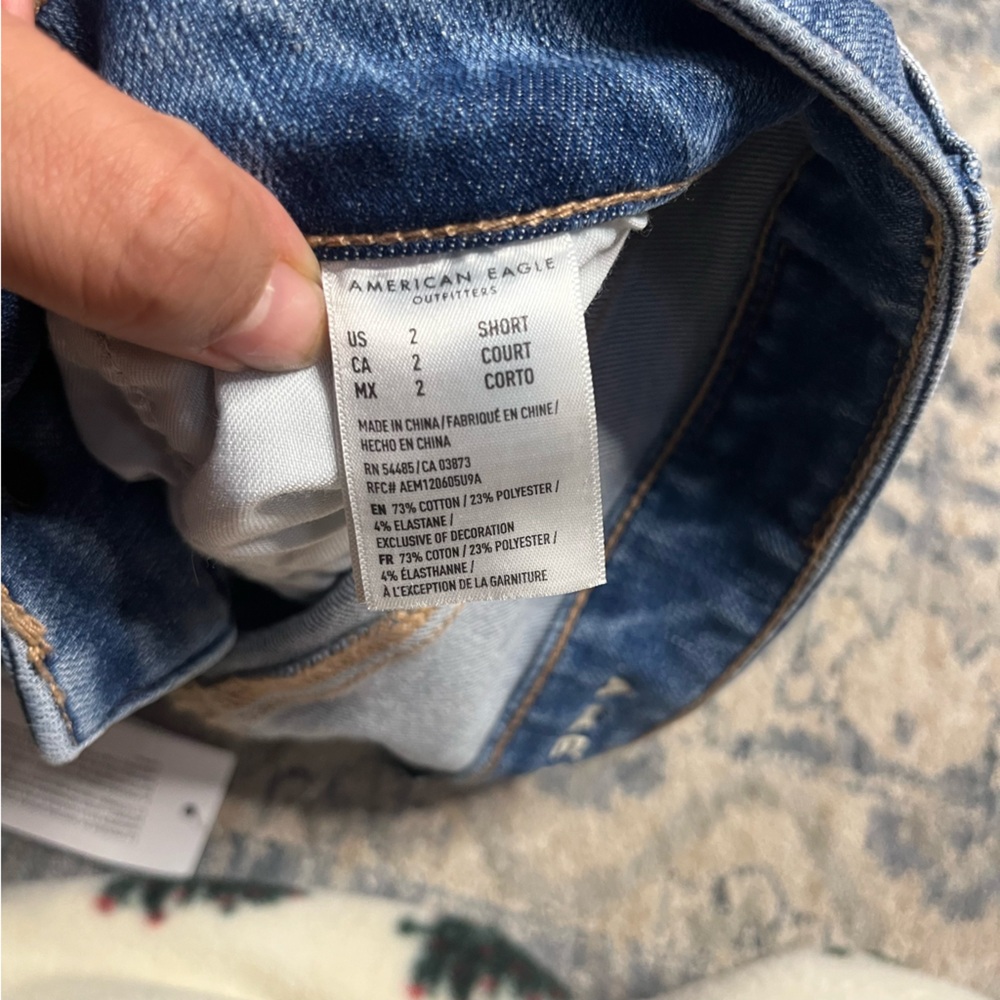 American Eagle Outfitters NWT Distressed Skinny Jeans Sz 2 Short - Picture 9 of 9